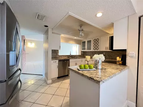 1830 Sabal Palm Dr #406, Davie, FL 33324