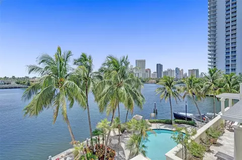 19925 NE 39th Pl #303, Aventura, FL 33180