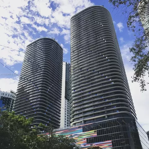 55 SW 9th St #2705, Miami, FL 33130