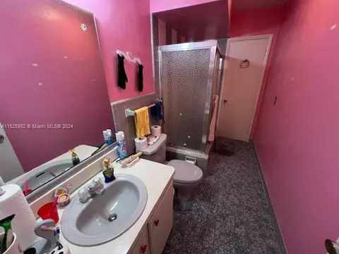 Bath - 8253 W 14th Ct, Hialeah, FL 33014 photo 2 of 2