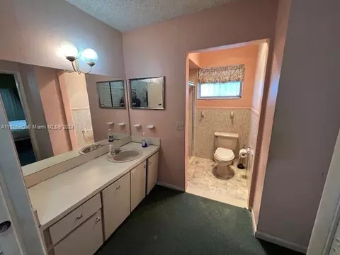 Bath - 8253 W 14th Ct, Hialeah, FL 33014 photo 1 of 2