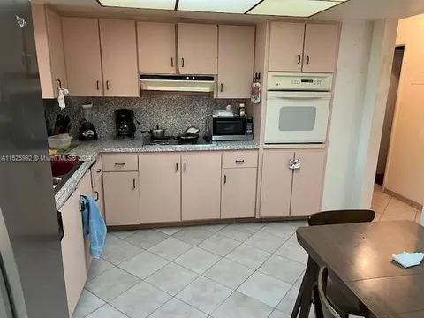 Kitchen - 8253 W 14th Ct, Hialeah, FL 33014 photo 1 of 1