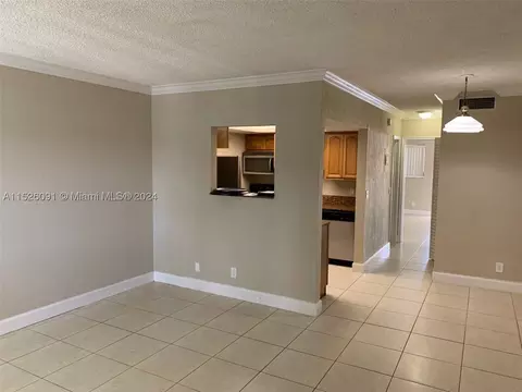 2100 Diana Dr #206, Hallandale Beach, FL 33009