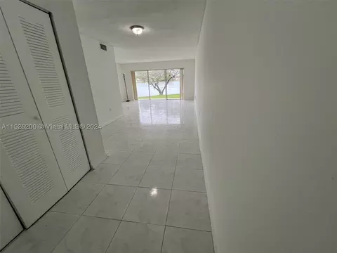 9375 Fontainebleau Blvd #L112, Miami, FL 33172