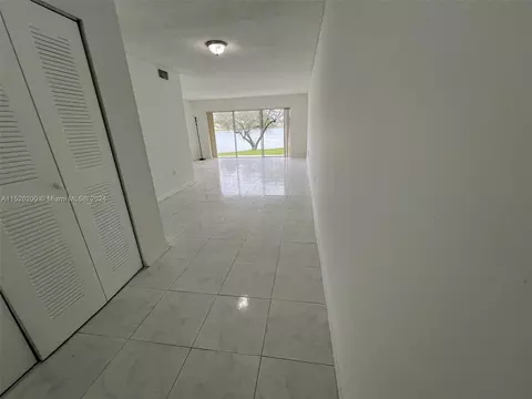 9375 Fontainebleau Blvd #L112, Miami, FL 33172