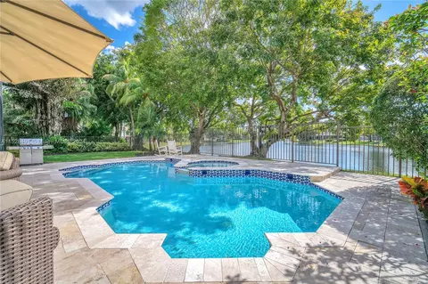 1020 Creekford Dr, Weston, FL 33326