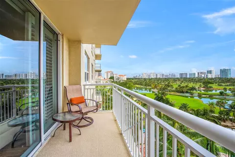 19501 W Country Club Dr #715, Aventura, FL 33180