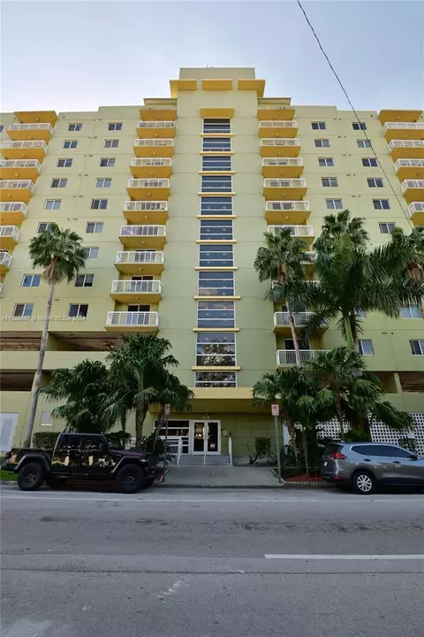 816 NW 11th St #303, Miami, FL 33136