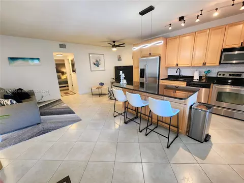 2881 NE 32nd St #318, Fort Lauderdale, FL 33306