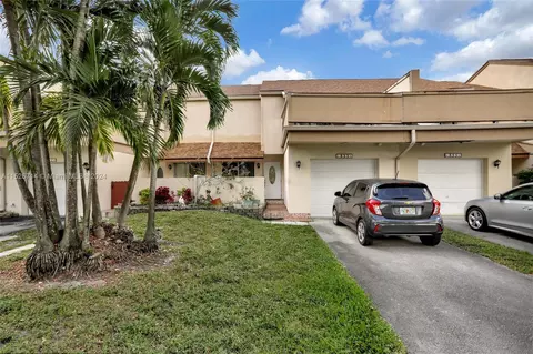833 NW 80th Way #4, Plantation, FL 33324