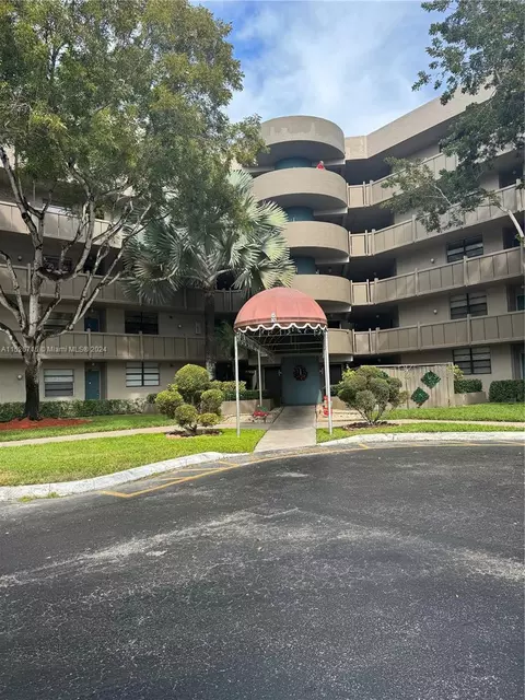 901 Colony Point Cir #322, Pembroke Pines, FL 33026