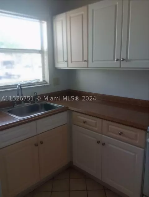 8350 Sunrise Lakes Blvd #108, Sunrise, FL 33322