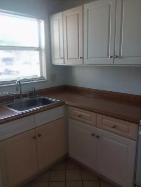 8350 Sunrise Lakes Blvd #108, Sunrise, FL 33322