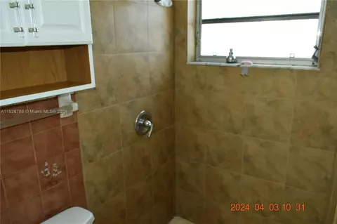 Bath - 891 W 53rd St, Hialeah, FL 33012 photo 1 of 6