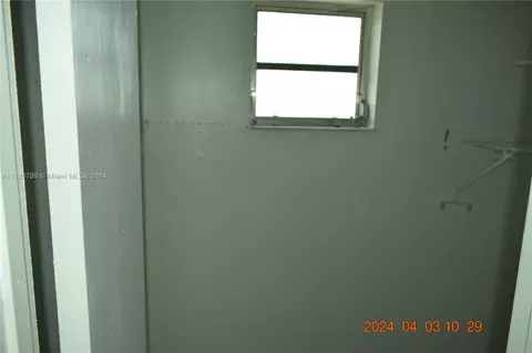 Bath - 891 W 53rd St, Hialeah, FL 33012 photo 3 of 6