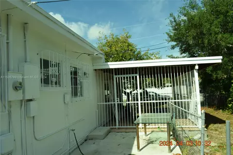 Exterior - 891 W 53rd St, Hialeah, FL 33012 photo 9 of 9