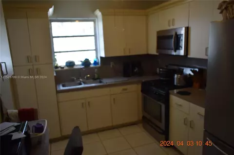 Kitchen - 891 W 53rd St, Hialeah, FL 33012 photo 4 of 5