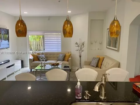 7995 NW 8th St #105C, Miami, FL 33126