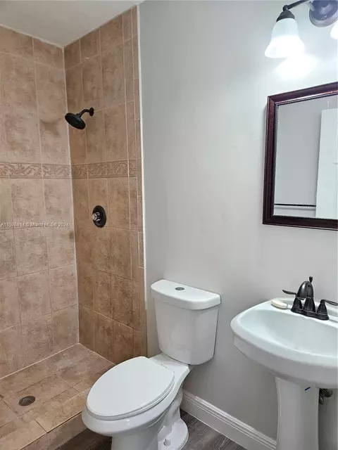 Bath - 722 E 46th St, Hialeah, FL 33013 photo 3 of 4