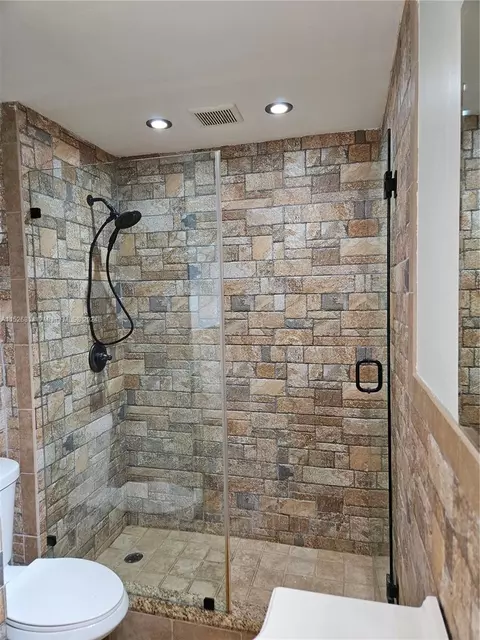Bath - 722 E 46th St, Hialeah, FL 33013 photo 2 of 4
