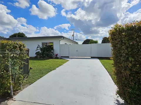 Exterior - 722 E 46th St, Hialeah, FL 33013 photo 4 of 8