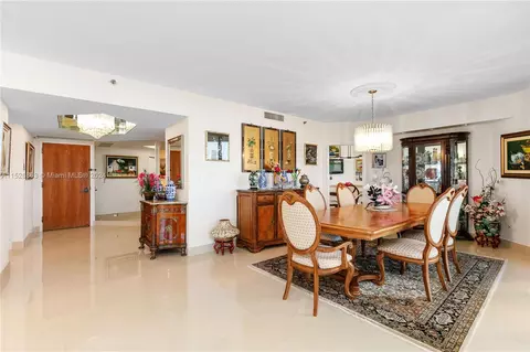 20191 E Country Club Dr #1106, Aventura, FL 33180