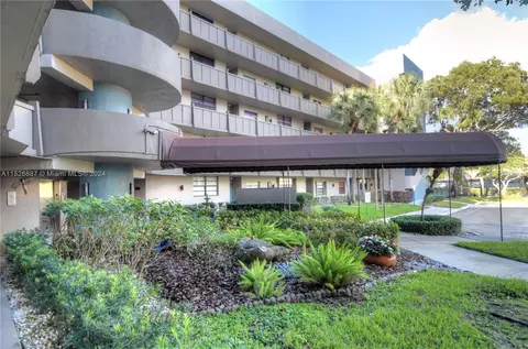 1100 Colony Point Cir #503, Pembroke Pines, FL 33026