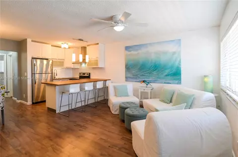 820 SW 11th Ave #17B, Hallandale Beach, FL 33009