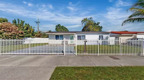 5571 SW 2nd St, Miami, FL 33134