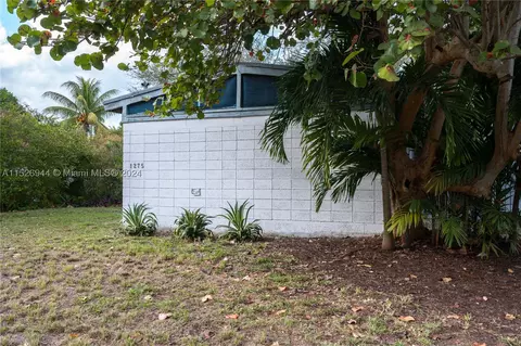 1275 NE 154th St, North Miami Beach, FL 33162
