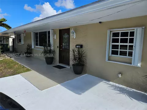 7720 Taft St, Pembroke Pines, FL 33024
