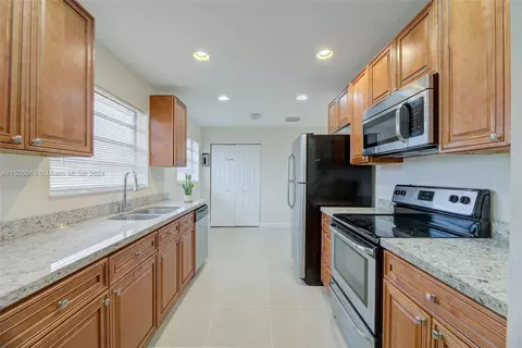 1270 NW 55th Ave, Lauderhill, FL 33313
