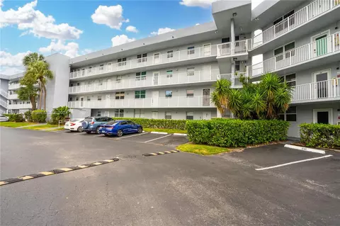 120 Royal Park Dr #4E, Oakland Park, FL 33309