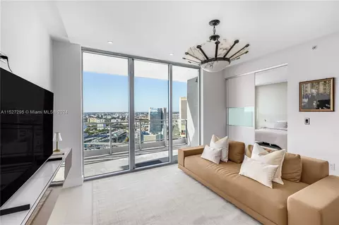 90 SW 3rd St #3407, Miami, FL 33130
