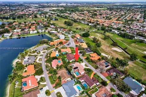 View/Area - 19320 E Saint Andrews Dr, Hialeah, FL 33015 photo 8 of 15