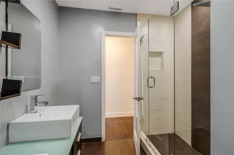 Bath - 19320 E Saint Andrews Dr, Hialeah, FL 33015 photo 3 of 5