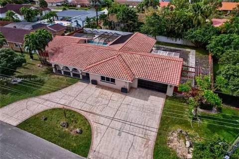 View/Area - 19320 E Saint Andrews Dr, Hialeah, FL 33015 photo 2 of 15