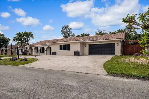 Exterior - 19320 E Saint Andrews Dr, Hialeah, FL 33015 photo 2 of 10