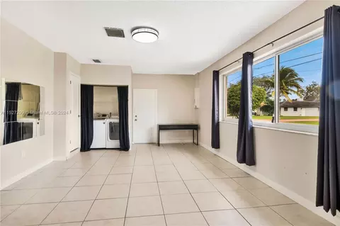 Kitchen - 19320 E Saint Andrews Dr, Hialeah, FL 33015 photo 4 of 4