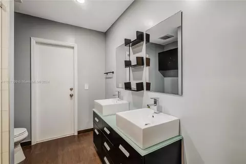 Bath - 19320 E Saint Andrews Dr, Hialeah, FL 33015 photo 2 of 5