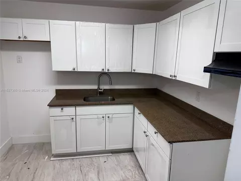 15225 NE 6th Ave #B309, Miami, FL 33162