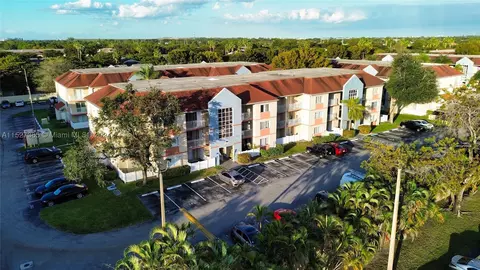 18870 NW 57th Ave #305, Hialeah, FL 33015