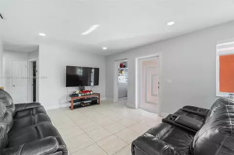 4715 E 8th Ln, Hialeah, FL 33013 photo 8