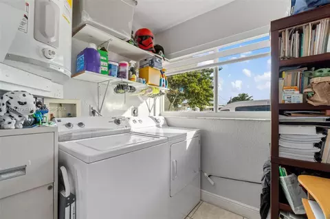 4715 E 8th Ln, Hialeah, FL 33013 photo 16