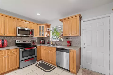4715 E 8th Ln, Hialeah, FL 33013 photo 12