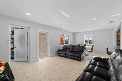 4715 E 8th Ln, Hialeah, FL 33013 photo 7
