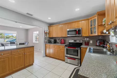 4715 E 8th Ln, Hialeah, FL 33013 photo 13