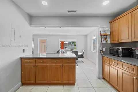 4715 E 8th Ln, Hialeah, FL 33013 photo 14