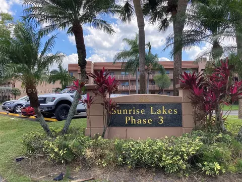 8880 Sunrise Lakes Blvd #107, Sunrise, FL 33322