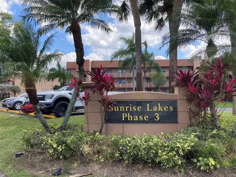 8880 Sunrise Lakes Blvd #107, Sunrise, FL 33322